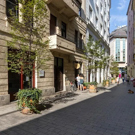 Apartment Little Americas Main Street Budapest