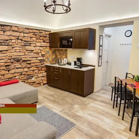 Little Americas Main Street Apartment *