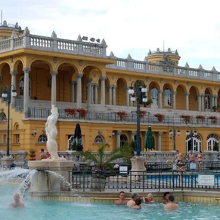 Little Americas Main Street Apartament